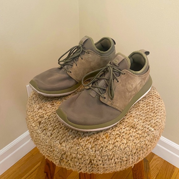 Nike Roshe Men’s Shoes - Picture 2 of 4